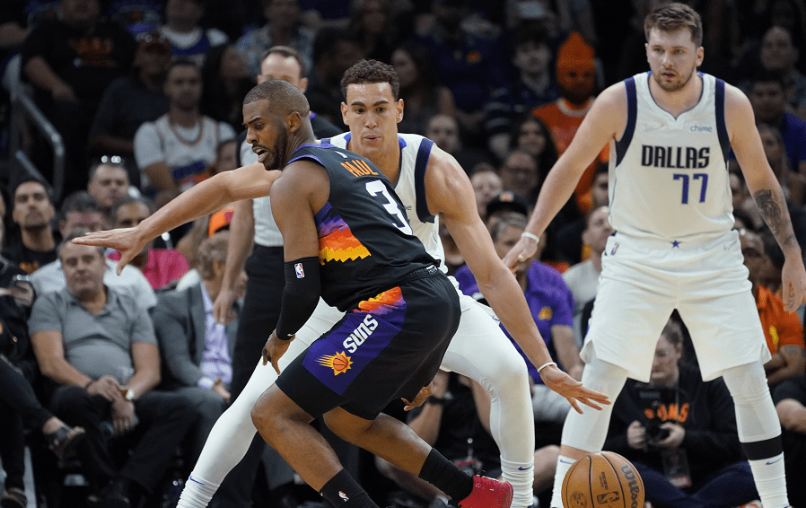 九游官方网站-达拉斯独行侠训练开放日，清晨造点机会引欢呼，英超在即，控场能力受关注